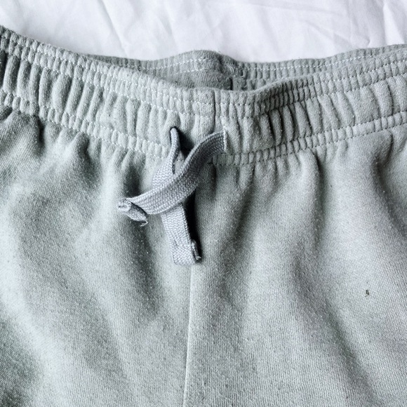 💛Under Armour Sweatpants - Youth Large - Soft and Comfy - Gray - Draw String - Picture 4 of 8